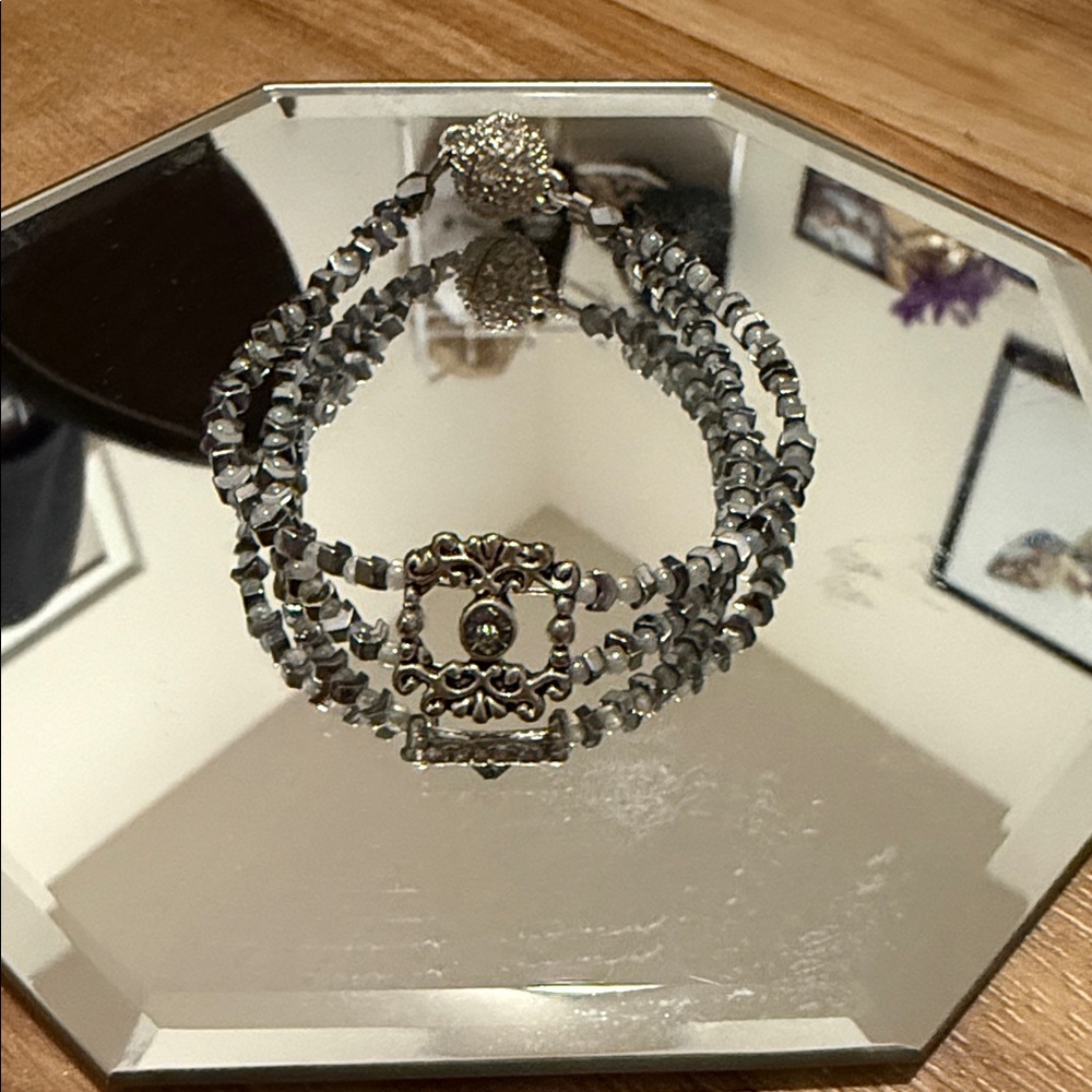 Elegant silver magnetic clasp Bracelet